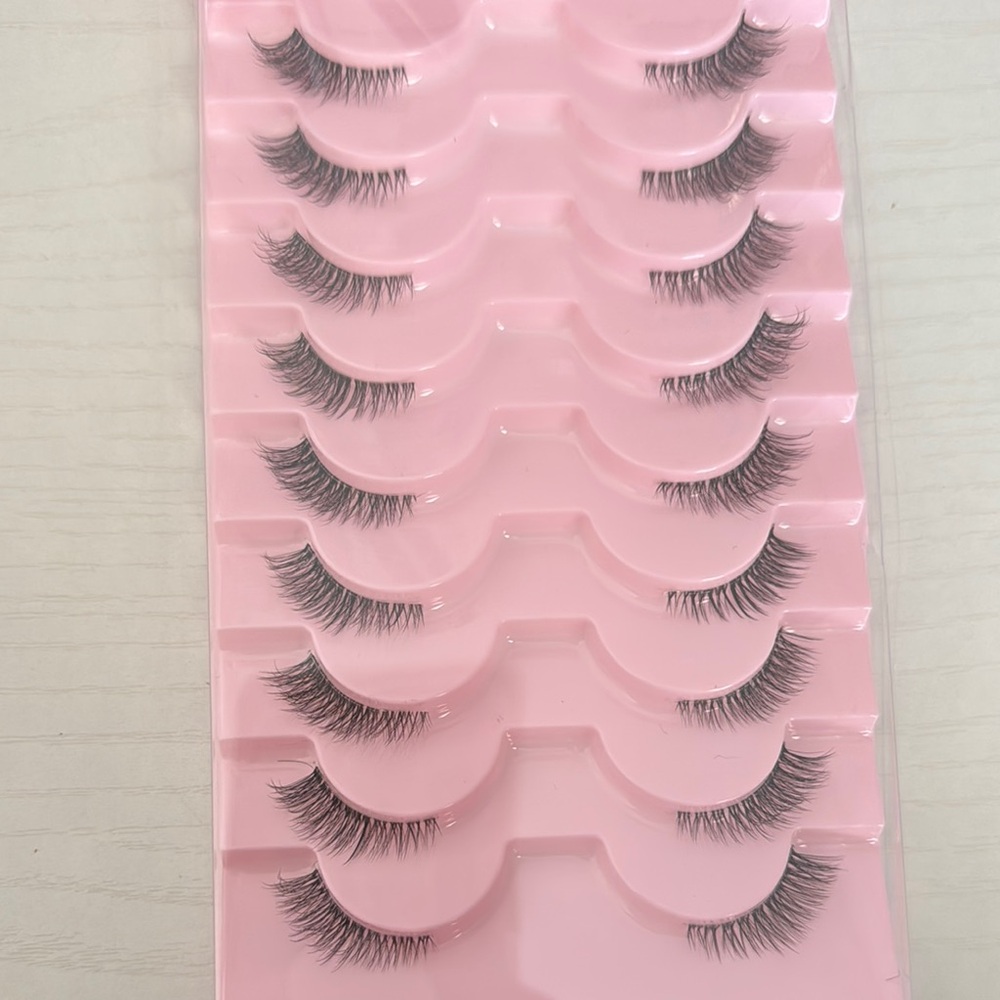 Black Wispy False Lashes for Dramatic Eyes